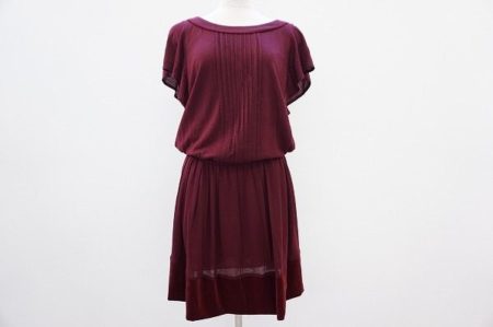 【買取り致しました】上品なボルドーが大人の色気を感じさせる、アンタイトルボルドーワンピース