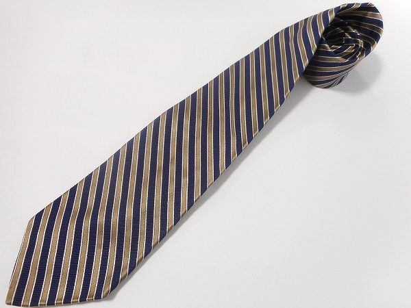アメリカントラディショナルを最大限に楽しめる、ブルックスブラザースのネクタイを買取致しました。