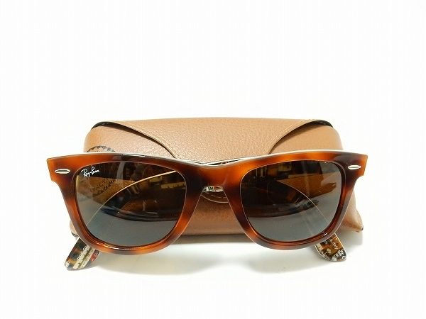 クールながらも遊び心を忘れさせない、レイバンのウェイファーラーのサングラスをお売りいただきました。