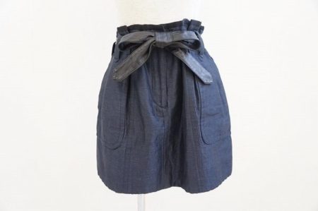 ドゥロワーのデニムスカートを買取りいたしました　ウエストリボンがアクセント！ふんわりシルエットで大人可愛いく