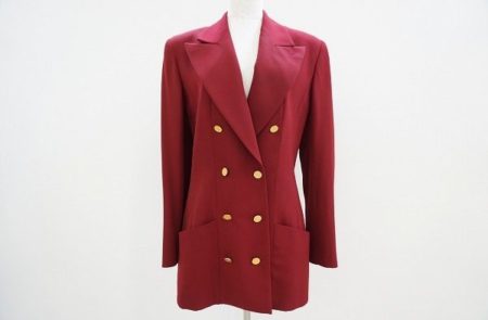 パーティーでも目を引く大人のための逸品。シャネルのボルドージャケットを買取しました