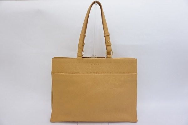 スペインのクラフトマンシップ溢れる逸品。ロエベのストラップ付きレザービジネスバッグを買取しました