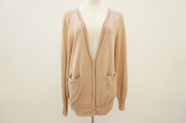 シンプルで洗練されたデザインは働く女性におすすめ！柔らかい印象で格上のオシャレを。アレキサンダーワンのカーディガンを買取しました。