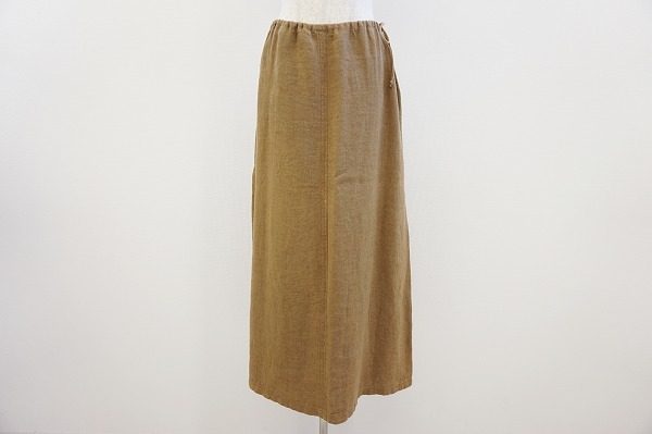 年齢を選ばないシンプルなデザイン。マックスマーラのロングスカートを買取しました