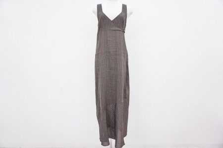 女性らしい雰囲気があふれる。マックスマーラのロングワンピースを買取しました