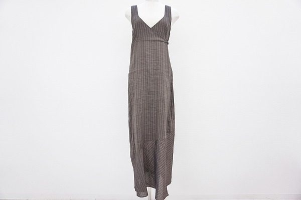 女性らしい雰囲気があふれる。マックスマーラのロングワンピースを買取しました