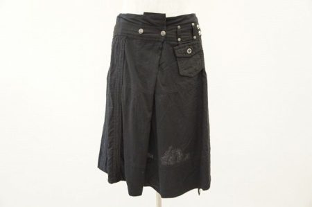 ロックテイスト好きにはたまらない！ディーゼルのブラックスカートをお売り頂きました。