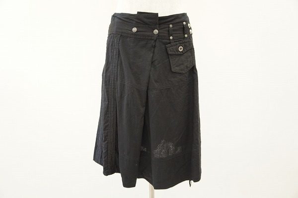 ロックテイスト好きにはたまらない!ディーゼルのブラックスカートをお売り頂きました。