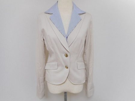 二重襟のジャケットで、オフィスカジュアルを一味変えてみては？差し色のストライプがポイント。コムサデモードのジャケットを買取しました。　