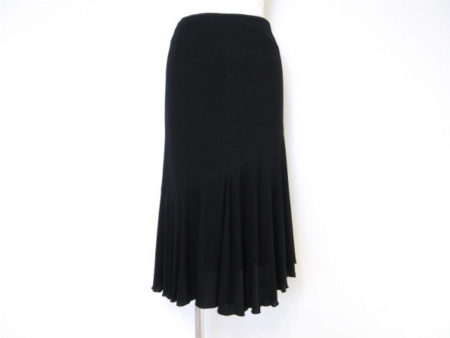 エレガンスに仕上げませんか？エポカの定番ブラックスカートを買取しました