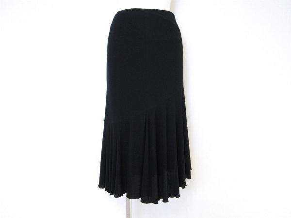 エレガンスに仕上げませんか？エポカの定番ブラックスカートを買取しました