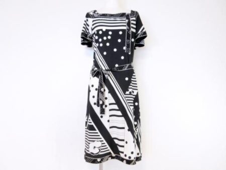 まるでポップな絵画のように美しい。BCBGマックスアズリアのワンピースをお売り頂きました。