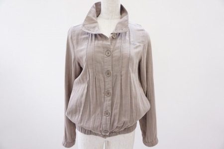 春のアクティブなお出かけへ。ふわふわとしたラコステのジャケットを買取しました。