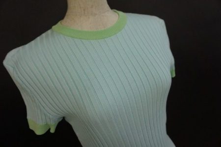 爽やかな大人の女性をしっかりと演出。シャネルの半袖ニットセーターを買取しました