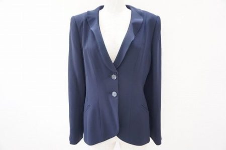 風にひるがえる様なジャケットは食事会や観劇にぴったり。ハナエモリのジャケットを買取しました。　