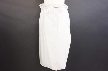 ギャルリーヴィーのグレーカラースカート買取　清楚で知的な女性のためのトレンドアイテム