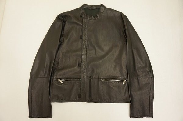 エンポリオアルマーニのレザージャケットを買取り致しました。大人の雰囲気溢れる一着。
