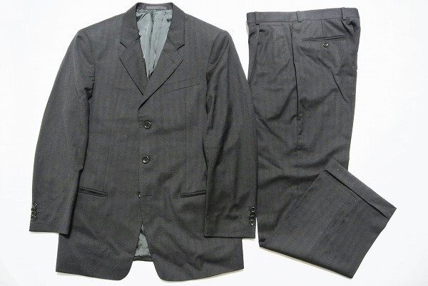 買取りいたしました　頼れる大人の雰囲気溢れる、アルマーニの3Bストライプグレースーツ