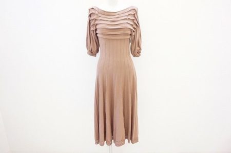 繊細で凝ったデザインがエレガント。エポカのブラウン5分袖ニットワンピースを買取しました