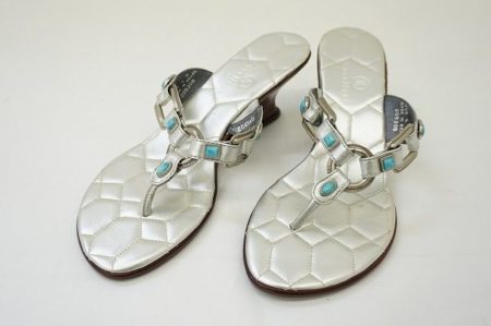 【買取アイテム】解放的な夏の装いは、コールハーンのトングサンダルで足元に強いアクセントを！