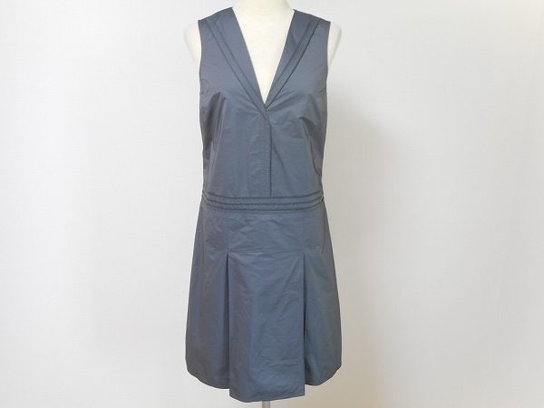 食事会や観劇にネイビーのワンピースで上品さを演出して。ジル・サンダーのワンピースを買取しました。　