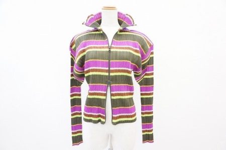 動きのある表情豊かな佇まいが魅力。プリーツプリーズのマルチボーダージップアップカーディガンを買取しました。