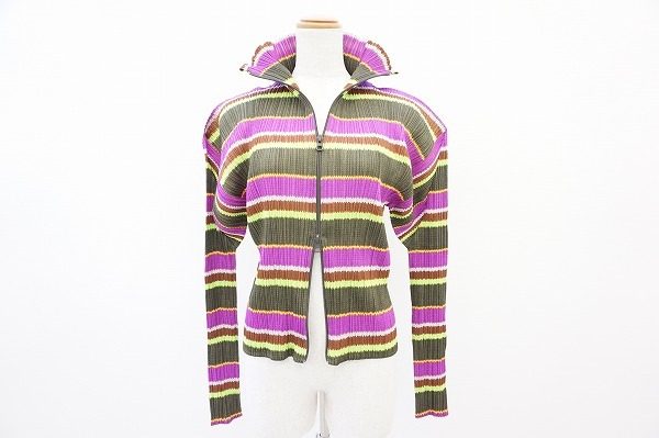 動きのある表情豊かな佇まいが魅力。プリーツプリーズのマルチボーダージップアップカーディガンを買取しました。