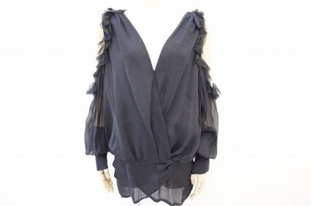 高級感のある透け感で、人々の心を鷲掴み。バレンシアガのシルク地カットソーを買取しました