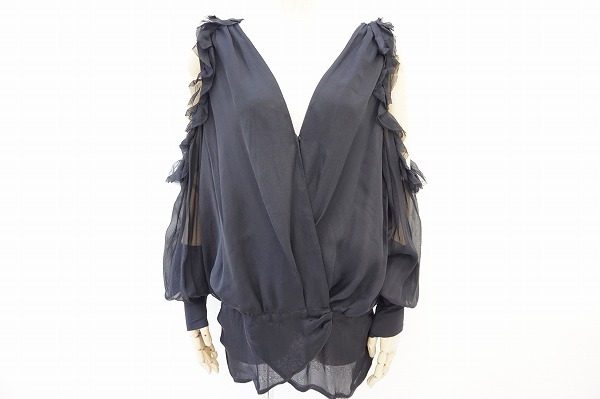 高級感のある透け感で、人々の心を鷲掴み。バレンシアガのシルク地カットソーを買取しました