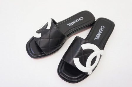 ハイブランドをラフに履きこなす！シャネルのカンボンラインサンダルを買取しました