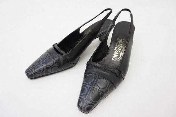 数多くのセレブを魅了してきたフェラガモのアイコン、ガンチーニのパンプスを買取しました