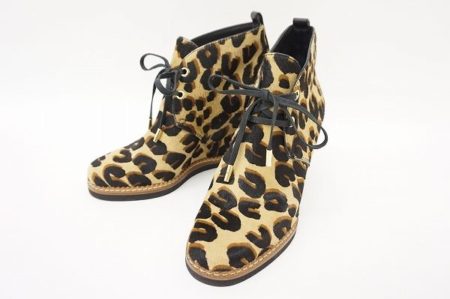 なかなか貴重なお品です！ルイ・ヴィトンのハラコレオパード柄ブーツ