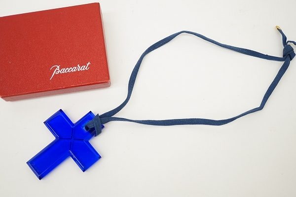 フランス伝統のクリスタルガラス!バカラのブルークロスオーナメントを買取しました