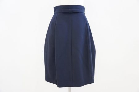 様々なシーンで活躍。清楚でフェミニンなフォクシーのスカートを買取しました。