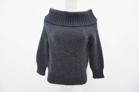 大人の女性にこそ着てほしい。セリーヌのオフショルダーカシミアニットを買取しました
