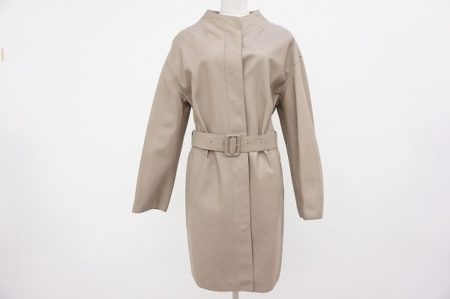 手に吸い付くような滑らかさ！ワンランク上のファッションに。ロエベのラムレザーコートを買取しました