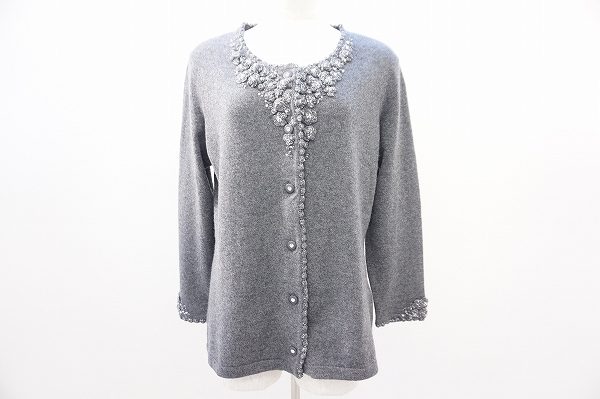 糸の宝石、グレーのカシミア。アトリエサガンの上質カーディガン