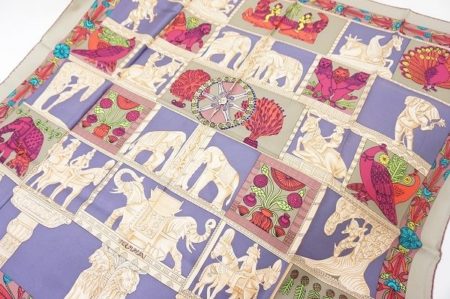 広げればアート作品。カラフルでゴージャスなエルメスのスカーフを買取しました