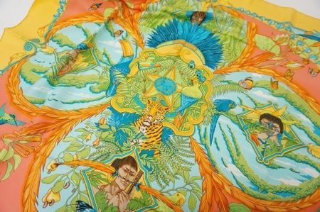 色彩の魔法をとくとご覧あれ。プリミティブ柄のエルメススカーフを買取しました