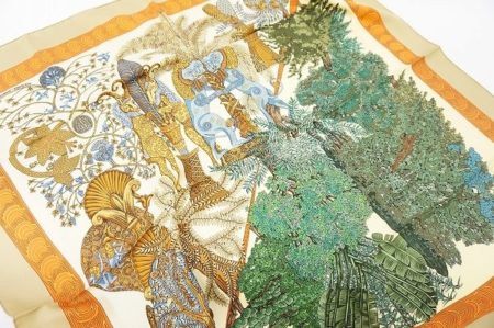 もちろんシルク100パーセント。エルメスのエレガントなスカーフを買取しました