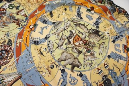 ビジネススタイルにも遊びごころを。エルメスのスカーフを買取しました