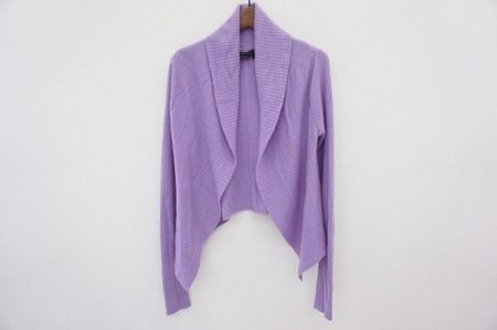 BCBGマックスアズリアを買取り致しました。ラベンダーカラーが個性的な変型カーディガン