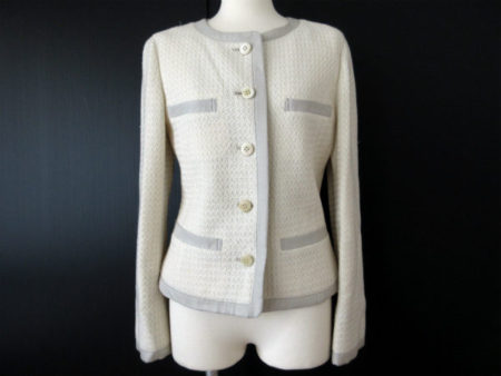 イノセントなのにゴージャス。アマカのホワイトシャネルジャケットを買取致しました。