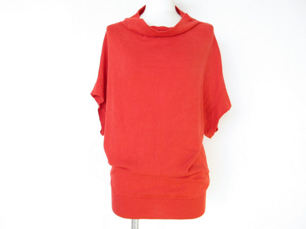 アマカのビビットなシルクカットソーを買取致しました。大胆な色使いが印象的。