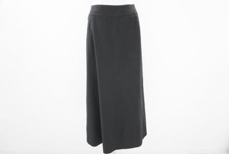 シルエットが美しく体型カバーも。イッセイミヤケのロングスカートを買取しました。