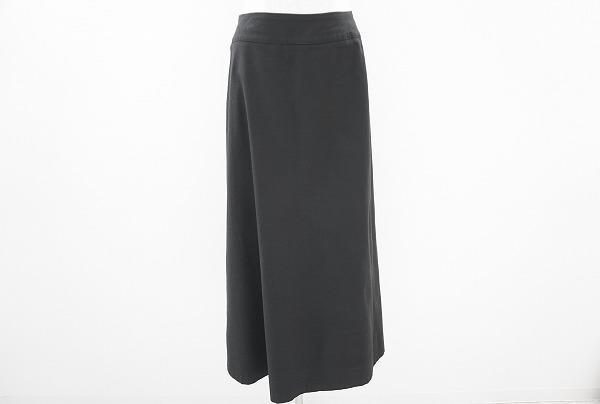シルエットが美しく体型カバーも。イッセイミヤケのロングスカートを買取しました。