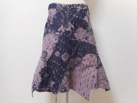 変形デザインが小慣れた感を出してくれる。イッセイミヤケのスカートをお売り頂きました。