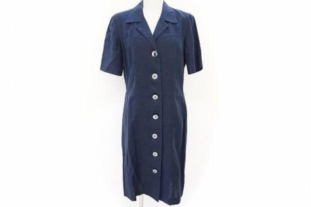 清楚でエレガントなマックスマーラらしいテイスト。品のある半袖コートを買取しました