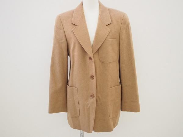 洗練された大人の魅力を引き出す。マックスマーラのシンプルデザインジャケットを買取しました