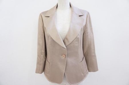 シンプルな一つボタンが素敵。マックスマーラの上品なジャケットを買取しました